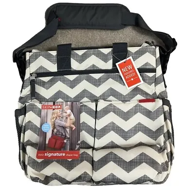 Skip Hop Dash Signature Diaper Bag Gray & White Chevron Messenger Diaper Bag • $28.95