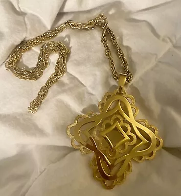 £57.26 • Buy Vtg Crown Trifari Gold Tone Pendant Necklace 3”