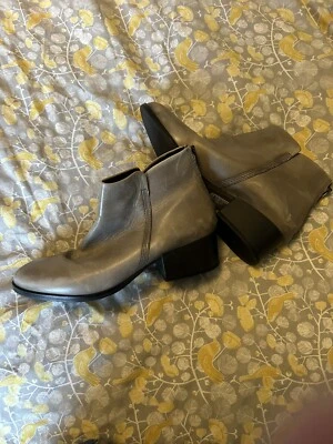£0.99 • Buy Clarks Grey Ankle Boots 6