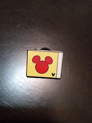 PIN DISNEY 2010 Hidden Mickey Icon Flag Yacht Club Yellow Red Trading Parks • $8