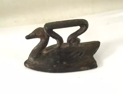 ANTIQUE Vintage MINIATURE CAST IRON SWAN SAD IRON SALESMAN SAMPLE Or TOY 2-1/4  • $24.99