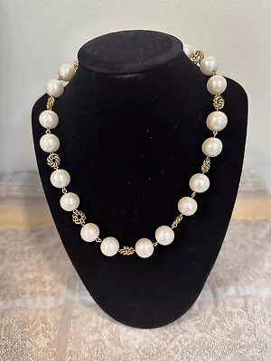 VINTAGE TRIFARI MARKED LARGE FAUX PEARL W/ GOLD TONE CIRCULAR METAL LINKS - 17” • $32.50