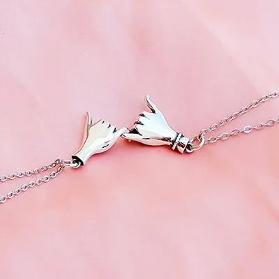 2PCS Holding Hands Lovers Pendant Pinky Promise Couple Necklace Clavicle Chain • £4.59