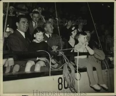 Press Photo Max Schmeling German Heavyweight Boxer With His Family - Lrs11174 • $19.99