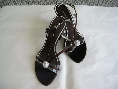 Brown Women's High Heels Sz 6 • $14.99