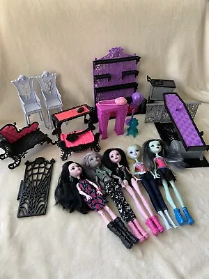 Mattel Monster High Dolls Lot Of 5 & Furniture/ Accessories  • $76.50