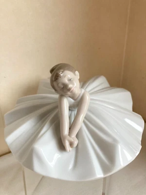 £30 • Buy Lladro Nao Figurine  Young Girl  Ballerina - Dance Class  No 1283
