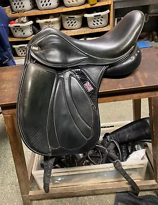 Monoflap Dressage Saddle 17.5 Black 2017 • £1000