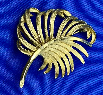 Vintage Signed BSK Large Feather Leaf Gold Tone Brooch Pin Costume Jewelry • $19.99