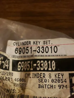 $35 • Buy NOS Genuine Toyota RH Driver Side Door Lock Cylinder & Key Set 69052-33010