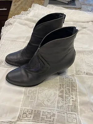 $50 • Buy Everybody Grey Leather Short Boots Ladies 37
