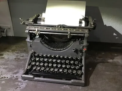 Vintage Underwood Typewriter • $149