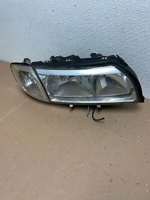 2004 To 2006 Volvo S80 Right Passenger RH Side Headlight Halogen OEM 0208N DG1 • $131.56