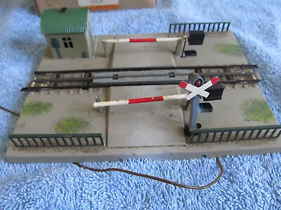 Vintage Märklin HO Railroad Crossing 457 B With Continuous Center Conductor Box • $39.99