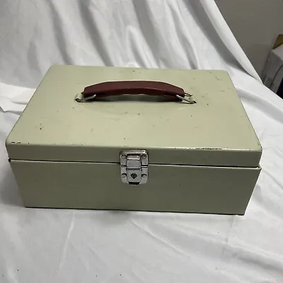 Vintage  Metal Steel Cash Box With Coin Drawer And Heavy Duty Handle  • $10
