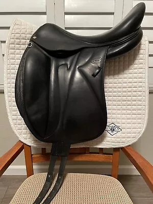 Very Nice Calfskin Devoucoux Dressage Saddle Makila 17.5  Med • $1750