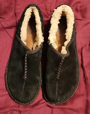 UGG Shoes Womens 7 Bettey Slip On Sheep Lined Mocs Shearling 1757 Black Suede • $9.99