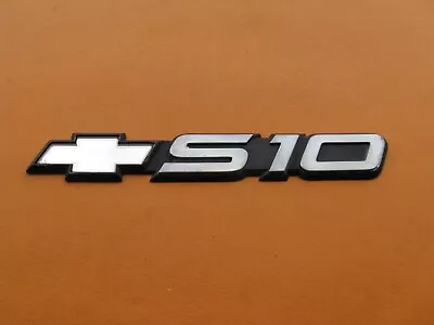 98 99 00 01 02 03 04 05 Chevrolet S10 Side Emblem Logo Badge Sign Used A39755 • $17.10