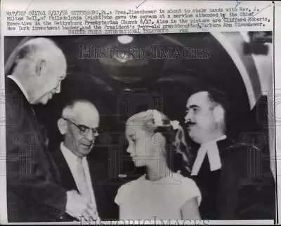 1958 Press Photo Pres.Eisenhower Shake Hands With Rev.J.Milton Bell Of Pa • $19.99