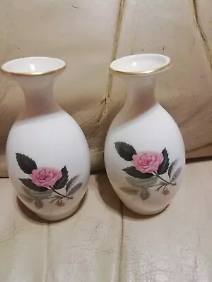 £9.99 • Buy Pair Of Vintage Wedgwood  Fine Bone China Hathaway Rose Bud Vases, Excellent.