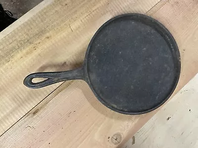 Antique Cast Iron Griddle #7 Gate Mark Sits Flat • $22.22