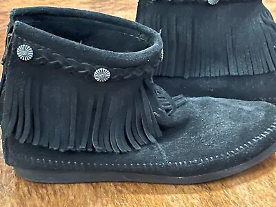 Black Minnetonka Fringe Moccasin Flat Ankle Boots Booties Women Size 7.5 • £38.58