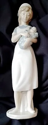 LLADRO ZAPHiR - NURSE Holding BABY -  Porcelain Figurine - SPAIN -  12.5  - NEW • $125