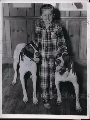 1947 Press Photo V.L Soldberg With Pointers Airfield King & Airfield Tinker • $19.99