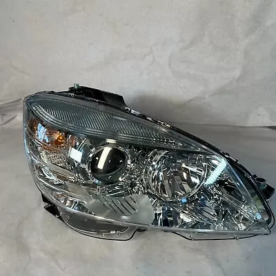 Right Passenger Halogen Headlight For Mercedes Benz C Class From 2008 - 2011 • $102.51