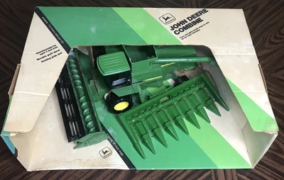 $130 • Buy John Deere Titan II Combine 1:16 Grain And Corn Head Vintage ERTL #582