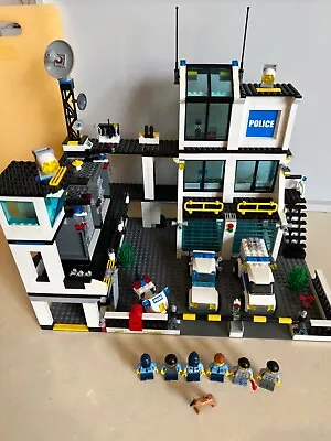 Lego City Set 7744: Police Headquarters • $84.99