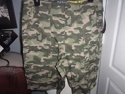 Lee Extreme Motion Men's Camo Shorts Size 34 NEW • $16.99