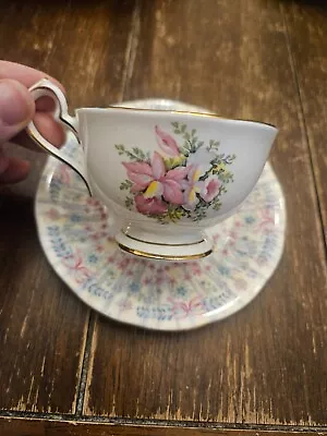 Royal Bridal Gown Queen Anne Teacup & Saucer 1949 Bone China England Pink Orchid • $45