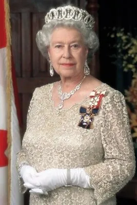 Queen Elizabeth II Unsigned 6  X 4  Photo - Queen Of The United Kingdom *5726 • £1.50