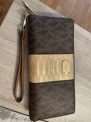 Michael Kors Brown And Gold Wallet • $22