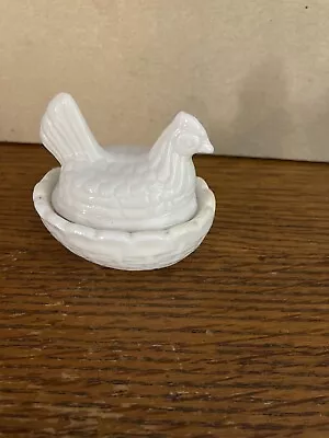 Vintage Miniature Milk Glass Hen Chicken On Nest Trinket Box.D • $8.99