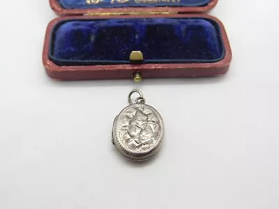 Edwardian Sterling Silver Ivy Leaf Pattern Locket Pendant 1908 Birmingham • £35