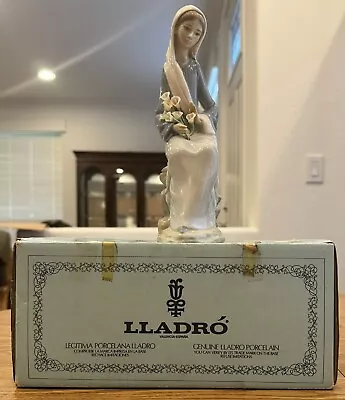 Lladro Sitting Girl With Lilies *Broken* #4972 • $30