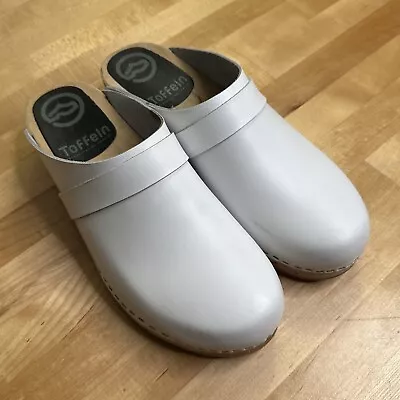 White Leather Clogs - Toffeln 44 • $100