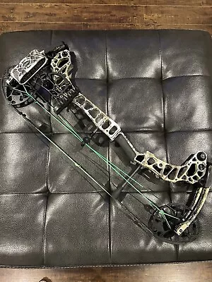 Mathews Vertix  28.5” 70 Lb With Quiver. Other Draw Lengths Are Available • $700