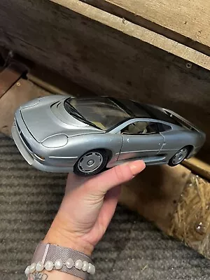 Maisto 1/18 Scale Die Cast Model Jaguar XJ220 - Silver • £10