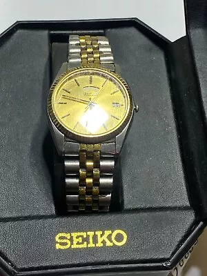 Men's Gold Tone Seiko 7N43-8119 Analog Watch With Day And Date Feature • $35.98