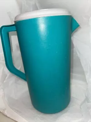 Rubbermaid 2445 Classic 2 1/4 Quart Teal Colored Pitcher W/White Lid • $7.50
