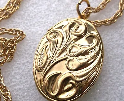 Vintage Cala Lily Repousse Goldtone Locket Pendant Chain Necklace • $10.95