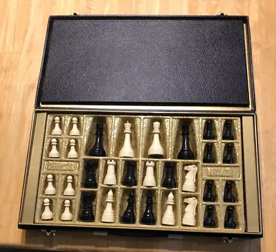 Vintage Gallant Knight Chess Set W/Pieces And Board In Black Carry Case EX LOOK! • $24.95