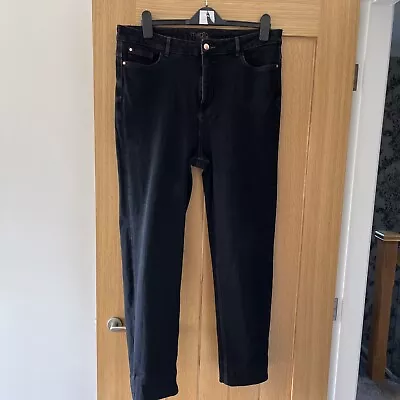 Ladies Straight Leg Jeans • £7
