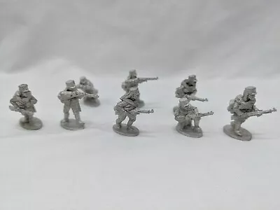 Lot Of (8) Soldier Infantry With Rifles Metal Miniatures 1  • $17.99