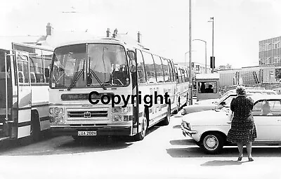 Wallace Arnold LUA288V Leyland PSU Plaxton Coach B&W Coach Bus Photo • £1.10