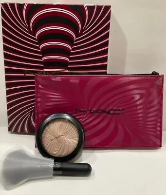 Mac Trick Of The Light Extra Dimension Skinfinish Kit - New • $20