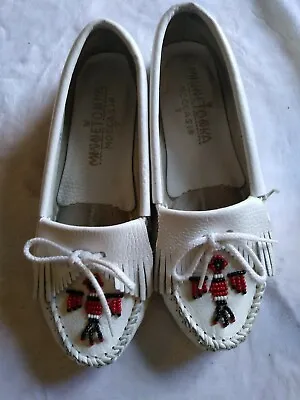 Minnetonka White Leather Beaded Thunderbird Loafer/Flat/Slip On Shoe Womens 7 • $27